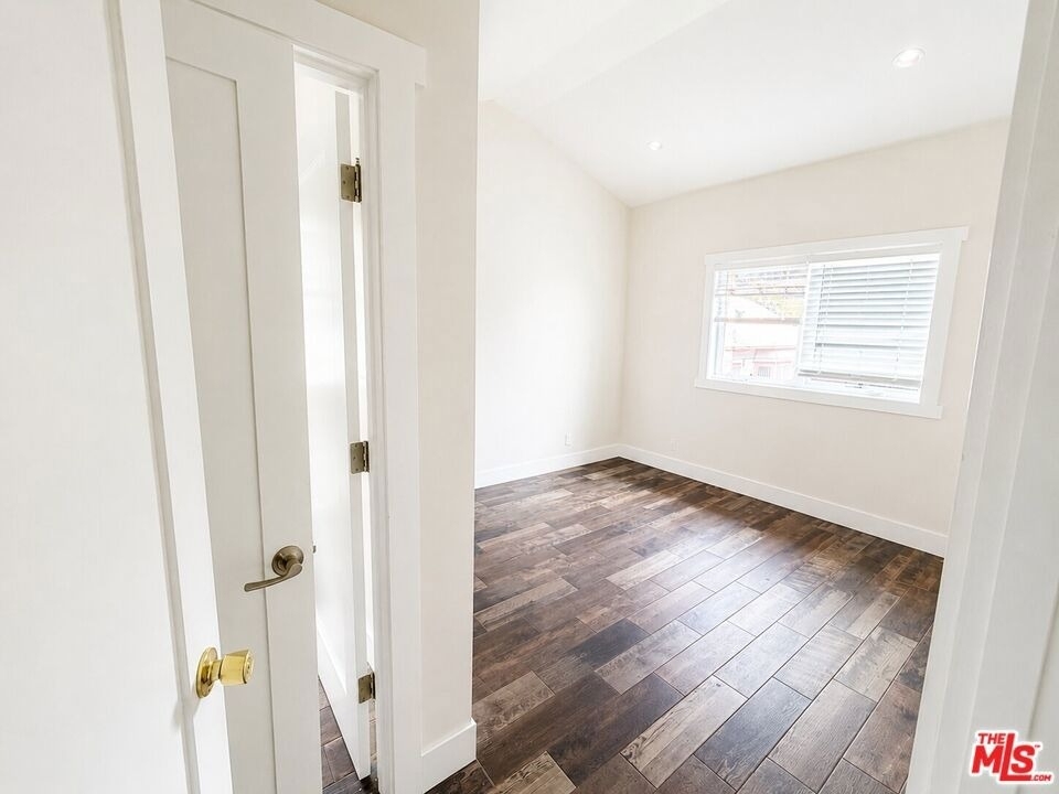 1449 W 28th Street - Photo 9