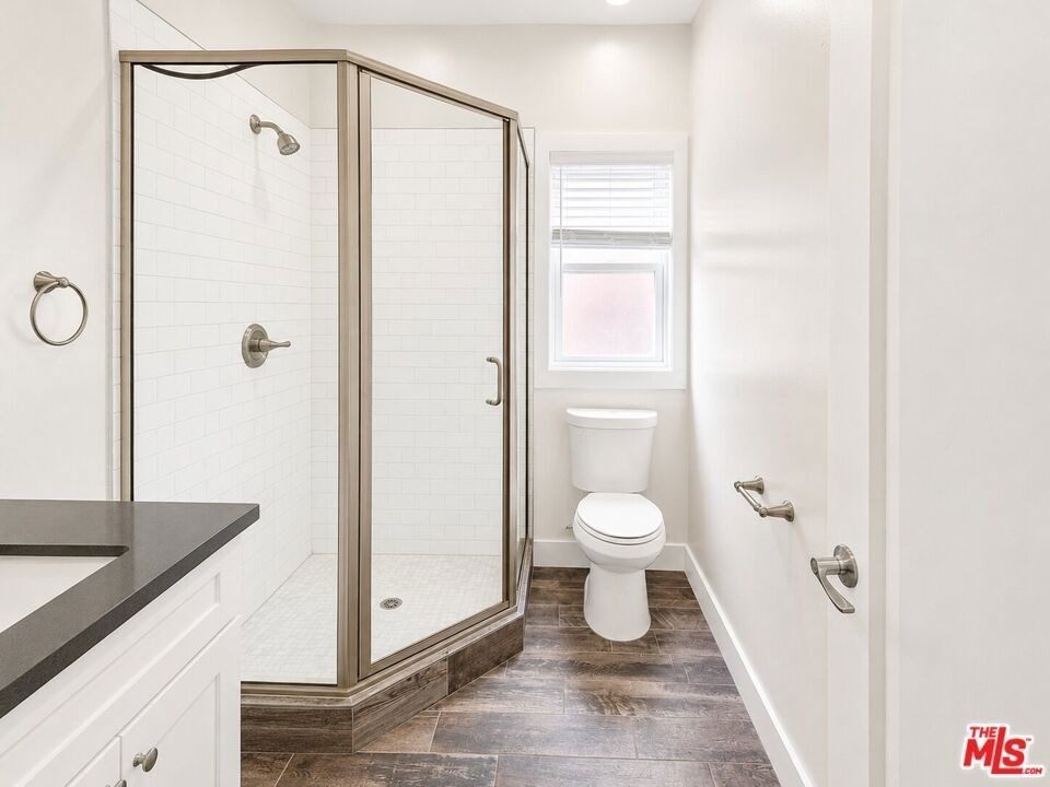 1449 W 28th Street - Photo 4