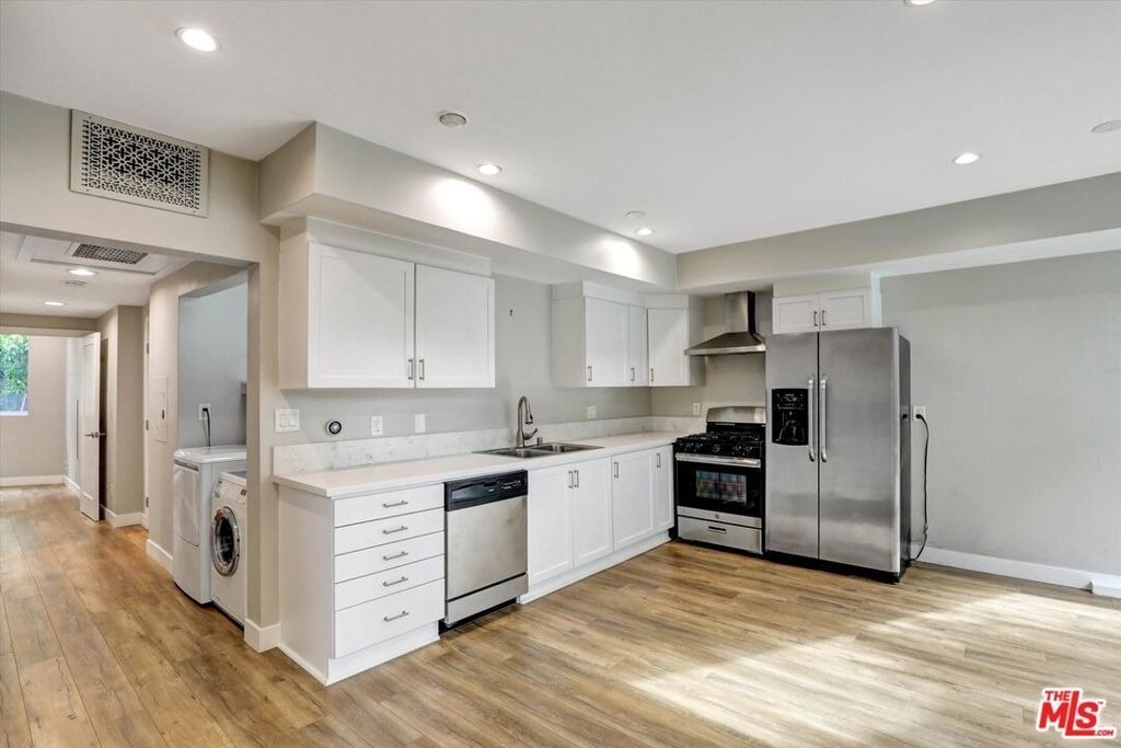 842 11th St - Photo 8