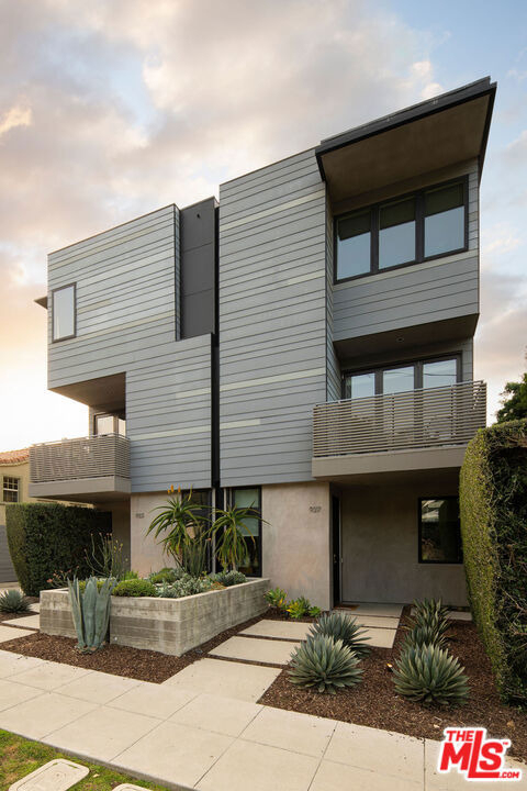 927 Hyperion Avenue - Photo 21