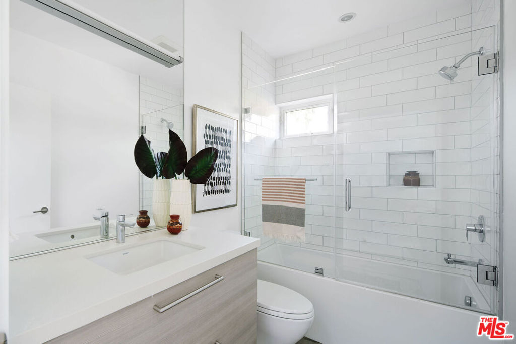 927 Hyperion Avenue - Photo 17