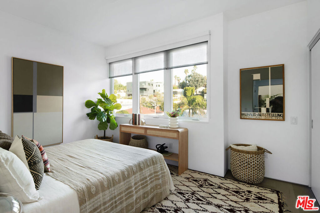 927 Hyperion Avenue - Photo 18