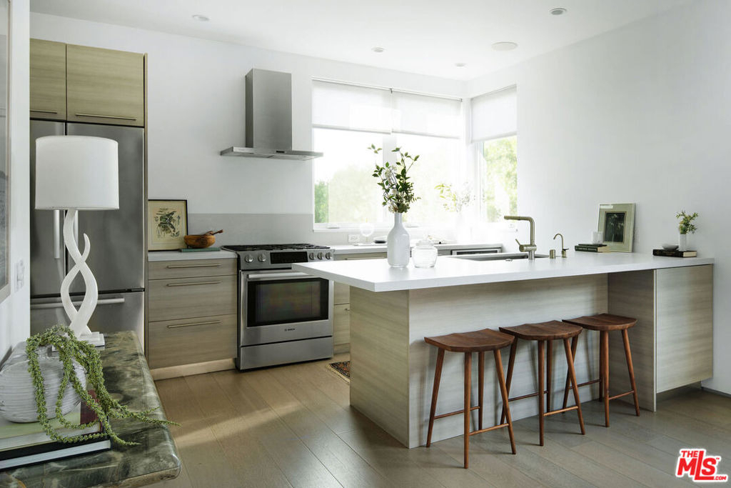 927 Hyperion Avenue - Photo 3