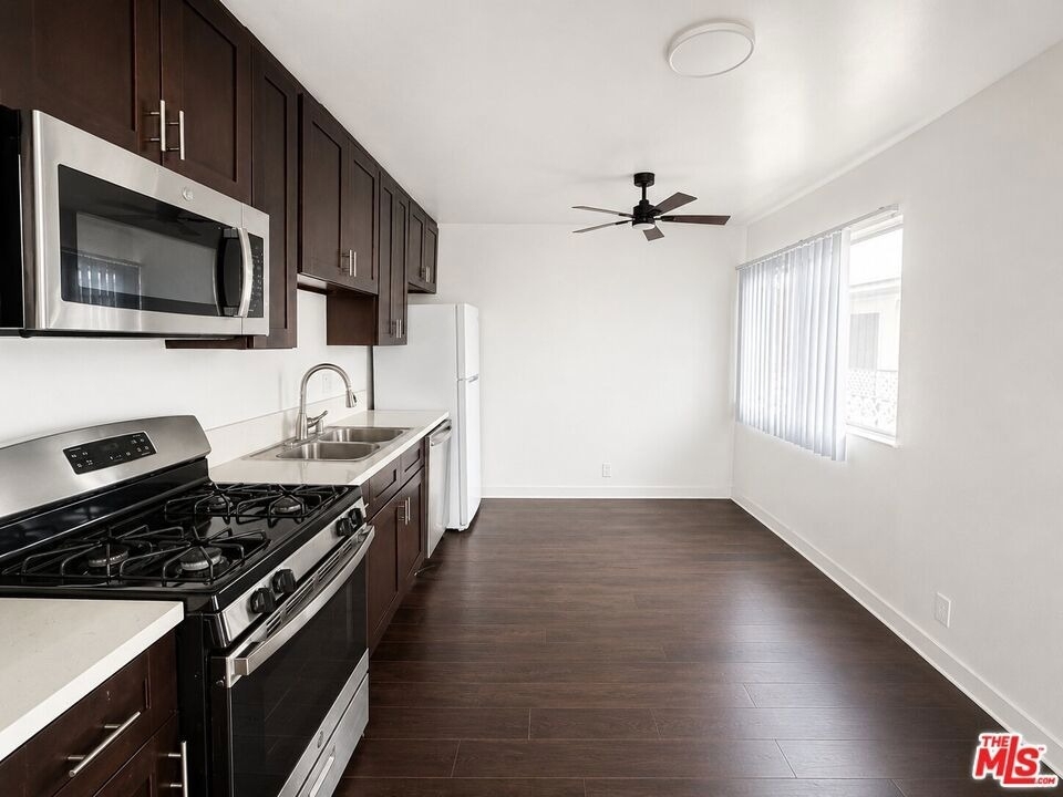 1208 W Adams Boulevard - Photo 1
