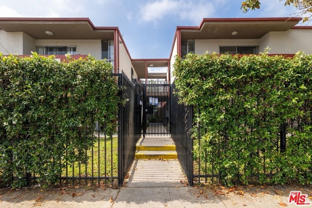 1208 W Adams Boulevard - Photo 6