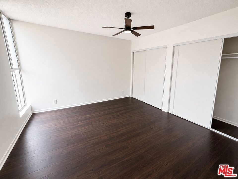 1208 W Adams Boulevard - Photo 2