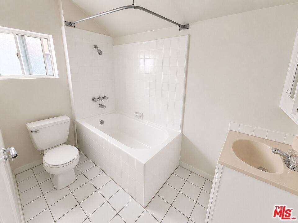 1238 W Adams Boulevard - Photo 4