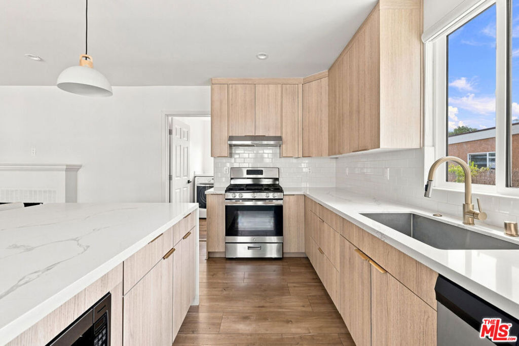 6328 Camellia Avenue - Photo 8