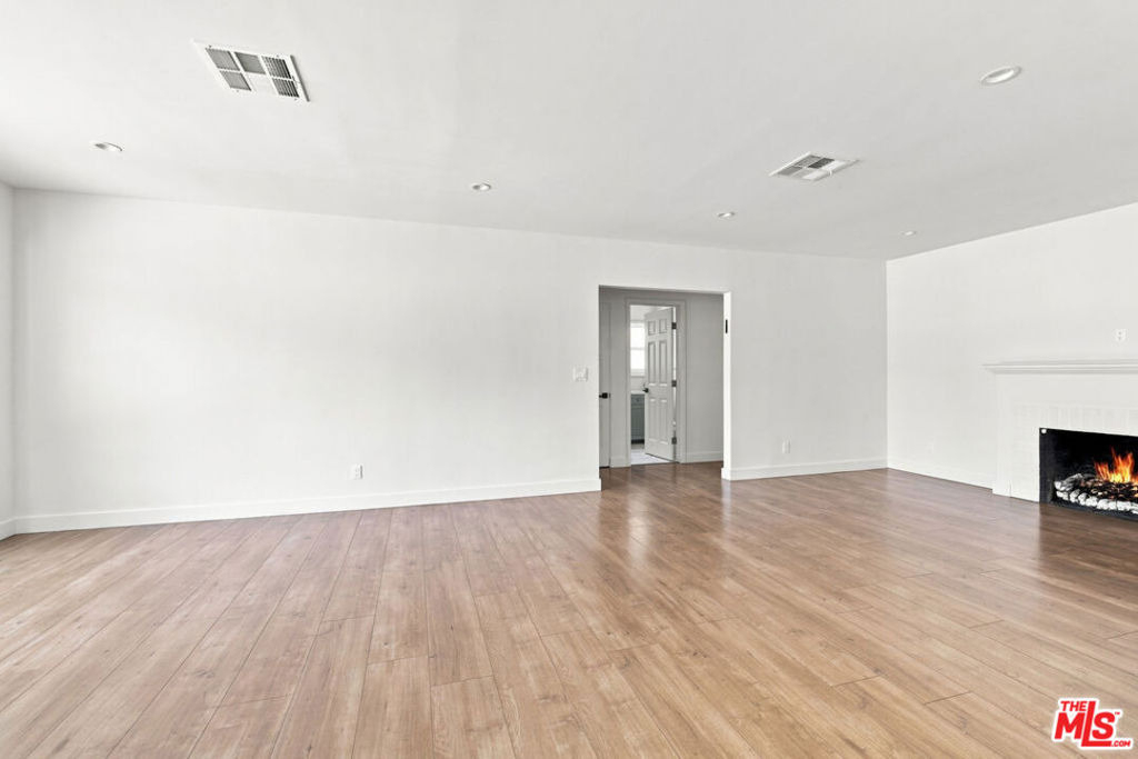 6328 Camellia Avenue - Photo 4