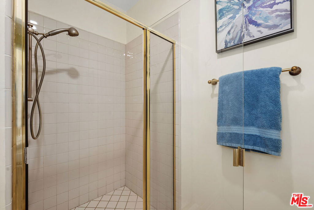 1375 Kelton Avenue - Photo 25
