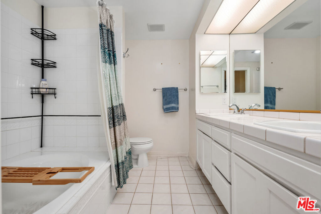 1375 Kelton Avenue - Photo 19