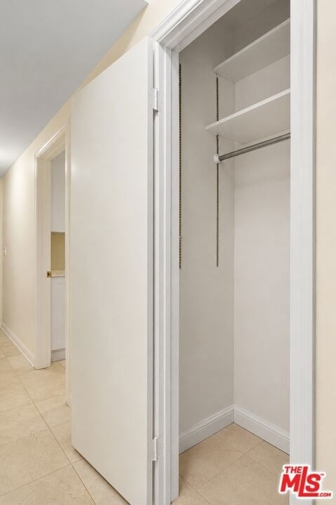 1375 Kelton Avenue - Photo 16
