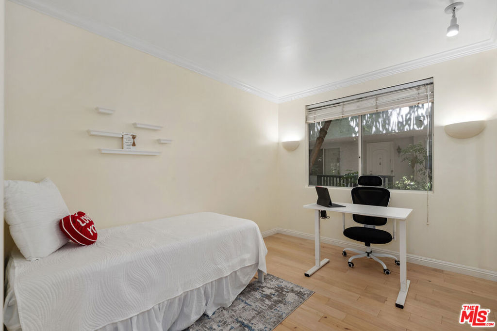 1375 Kelton Avenue - Photo 37