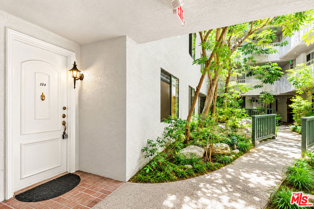 1375 Kelton Avenue - Photo 4