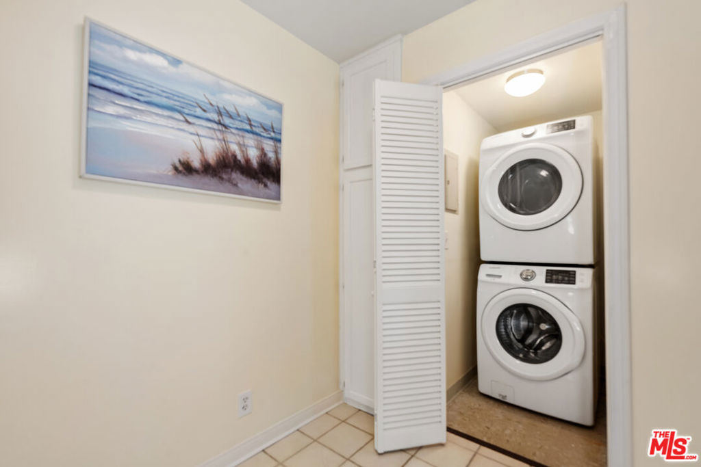 1375 Kelton Avenue - Photo 14