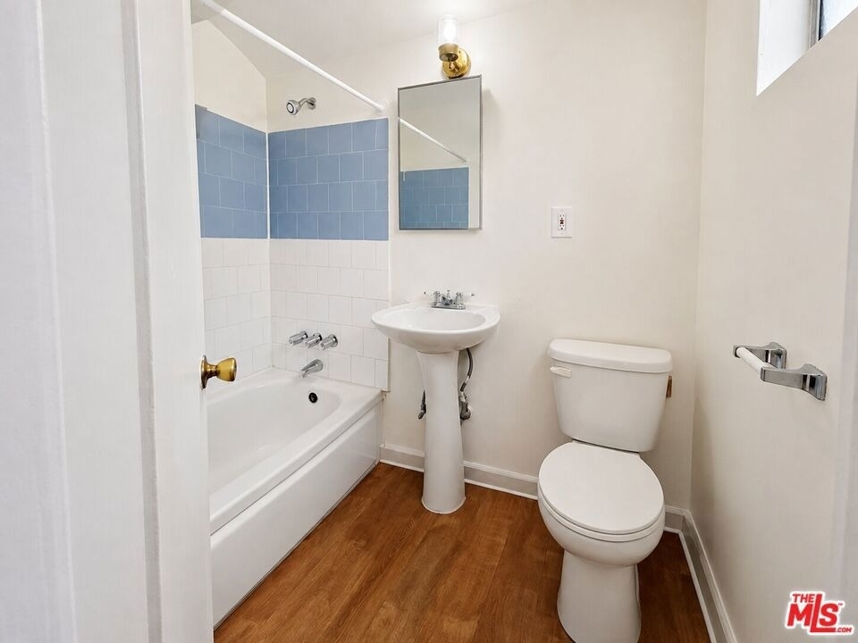 1238 W Adams Boulevard - Photo 7