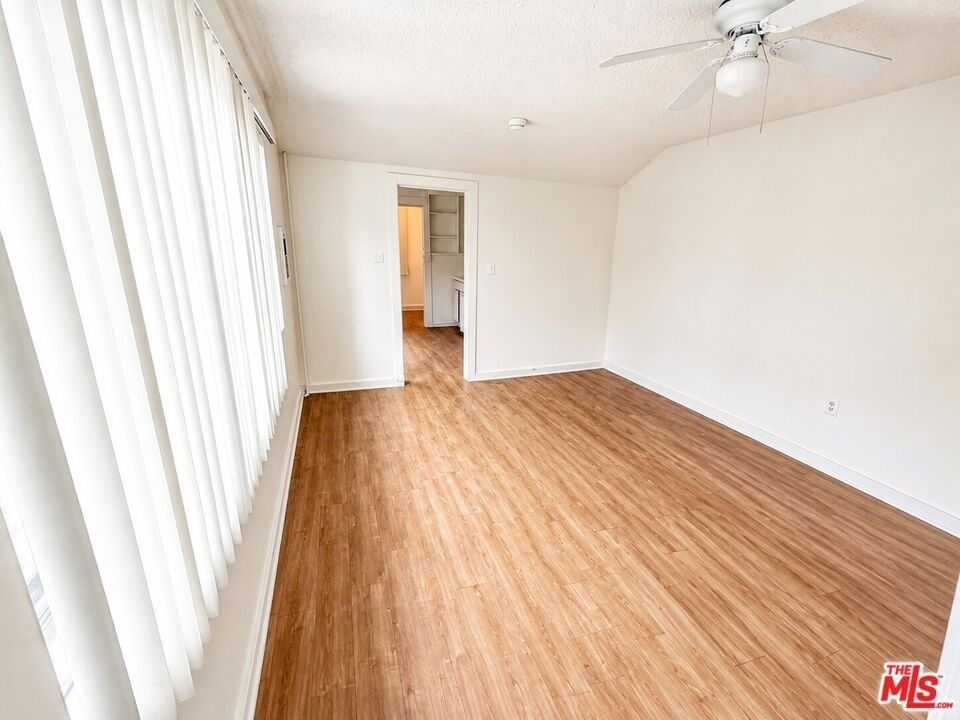 1238 W Adams Boulevard - Photo 1