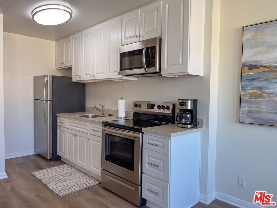 1431 Ocean Avenue - Photo 3