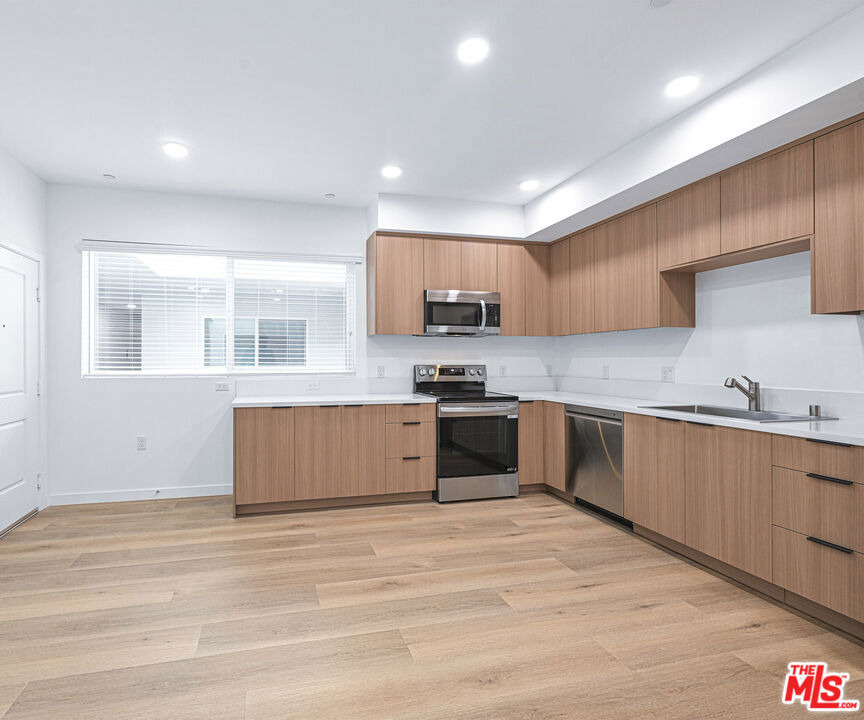 14811 Erwin Street - Photo 32