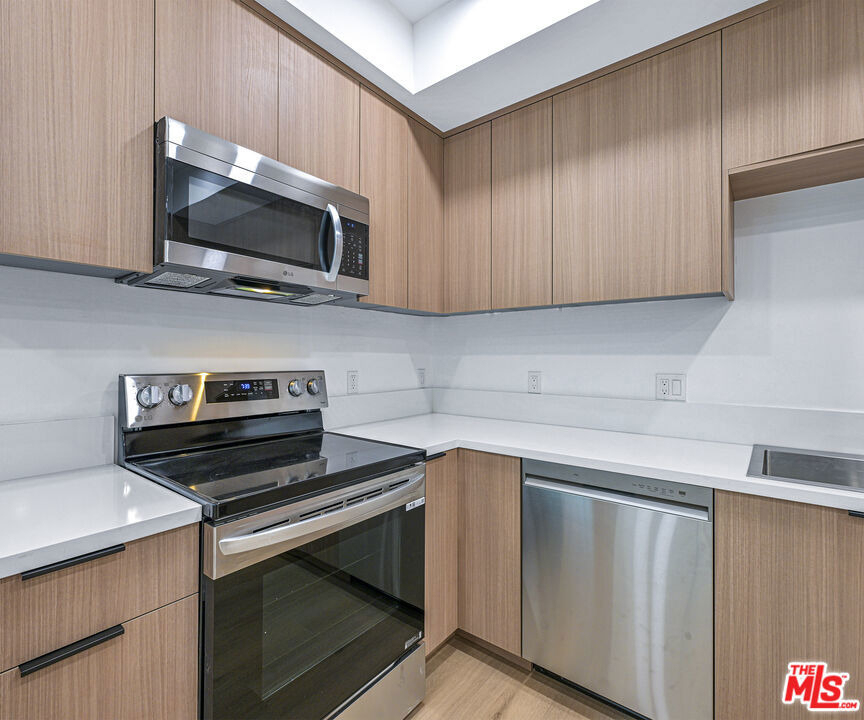 14811 Erwin Street - Photo 4