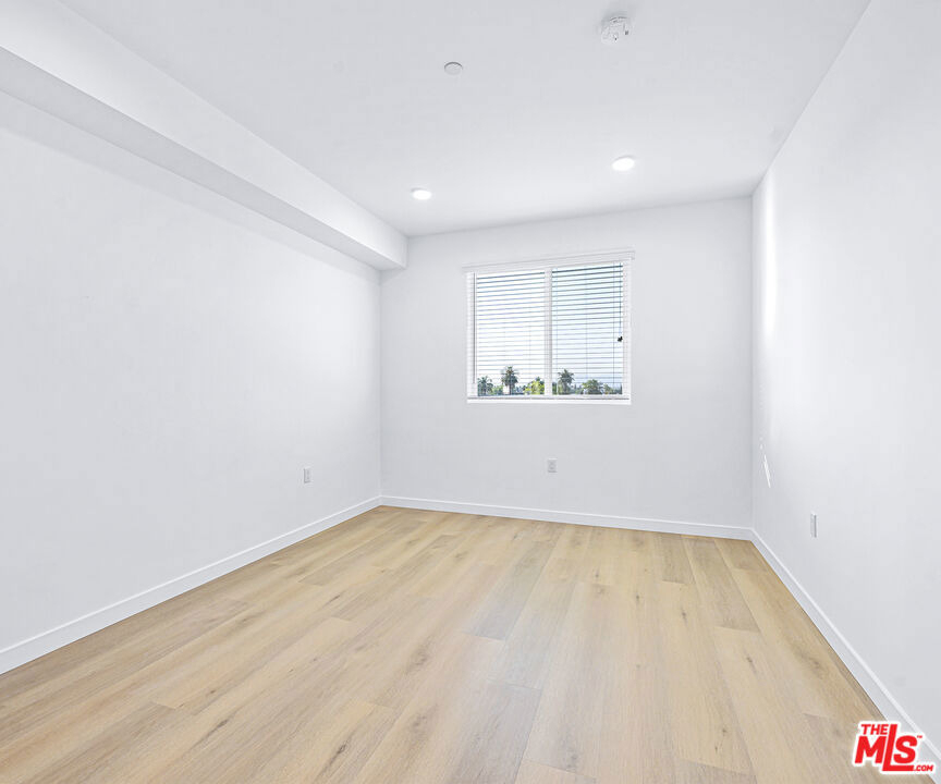 14811 Erwin Street - Photo 4