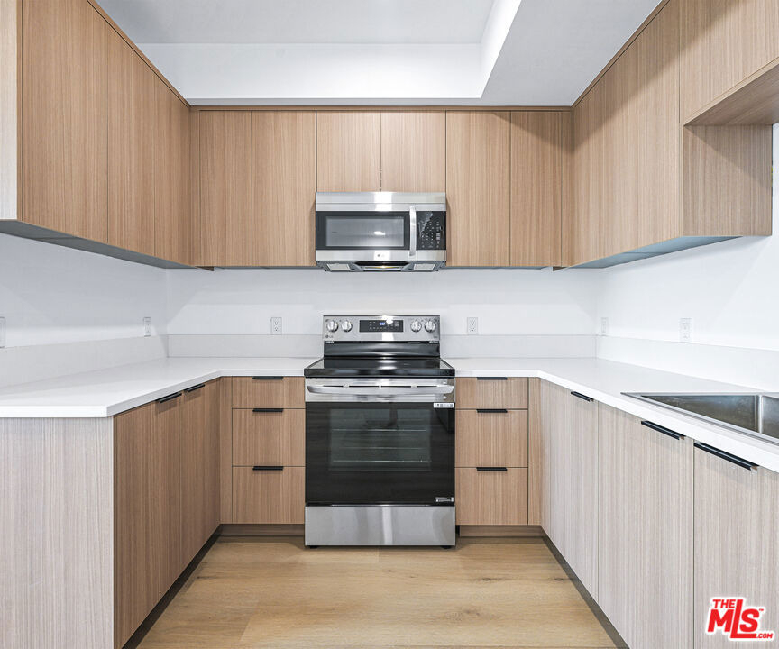 14811 Erwin Street - Photo 3