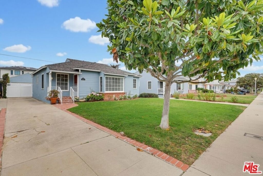7900 Westlawn Avenue - Photo 0