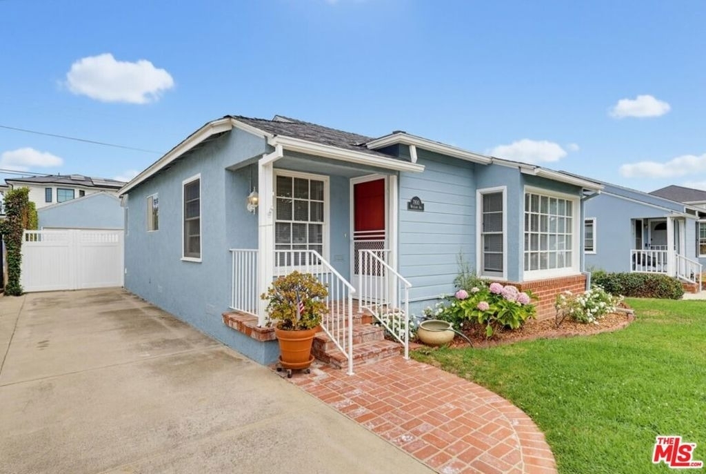 7900 Westlawn Avenue - Photo 3