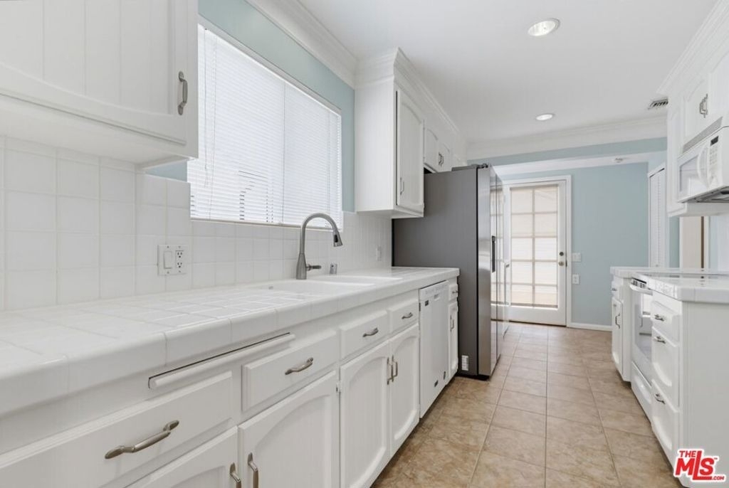 7900 Westlawn Avenue - Photo 7