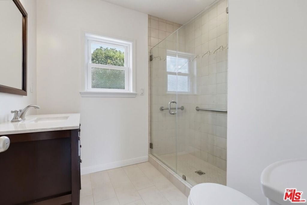 7900 Westlawn Avenue - Photo 9