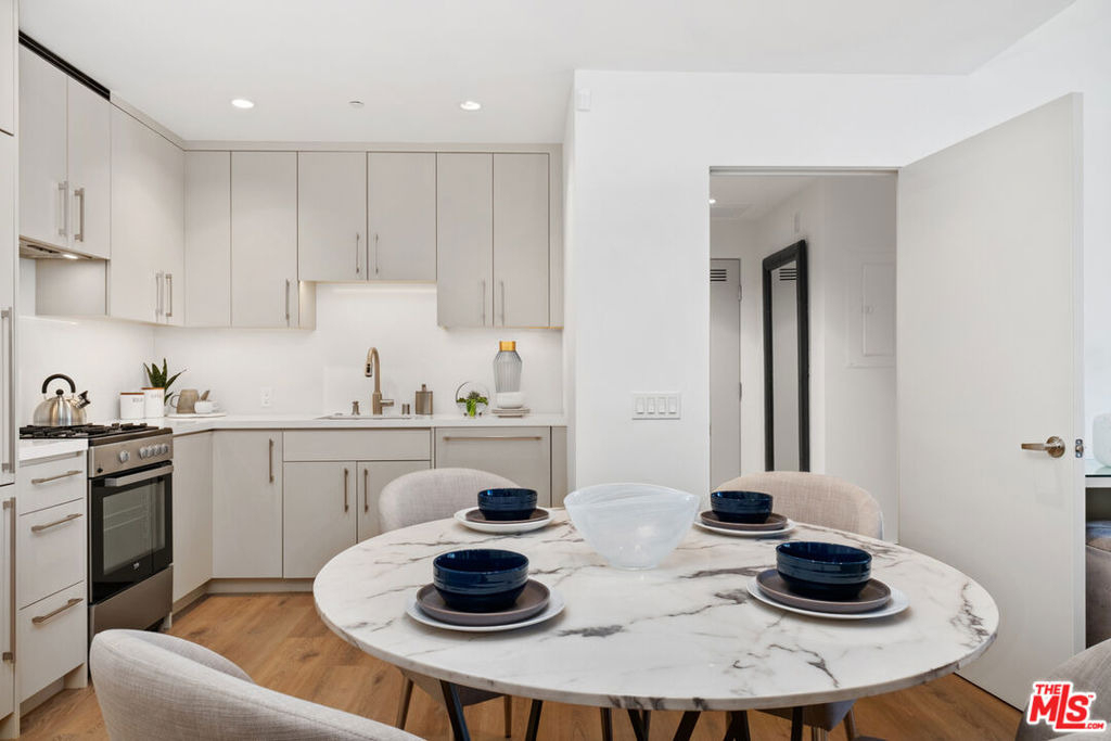 130 S Sepulveda Boulevard - Photo 18