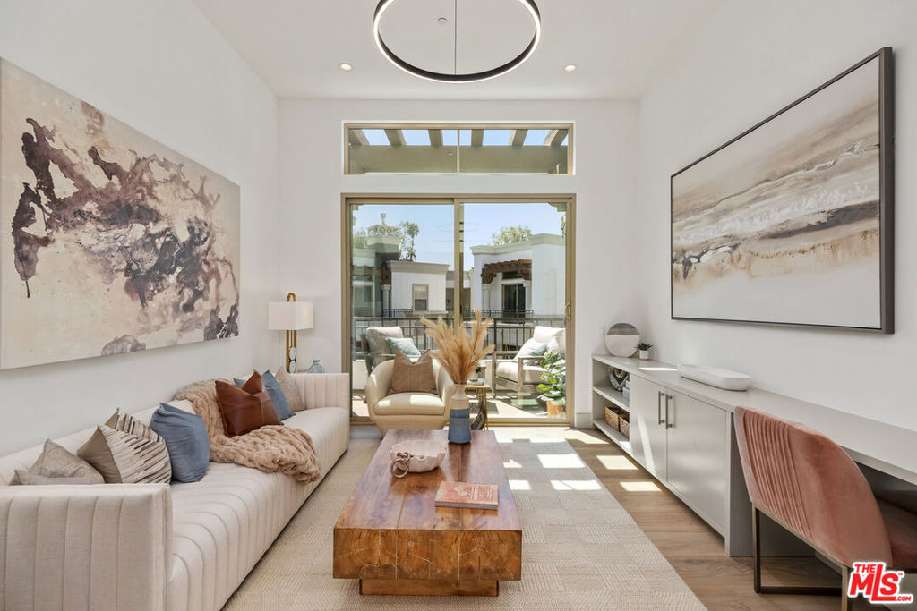 130 S Sepulveda Boulevard - Photo 2