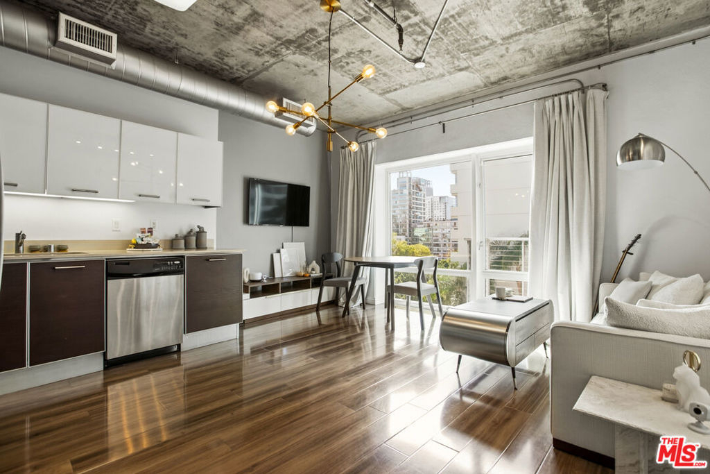 645 W 9th Street - Photo 4