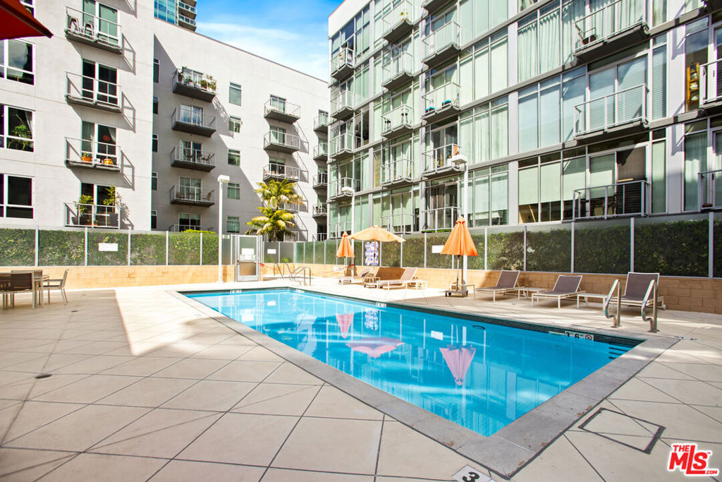645 W 9th Street - Photo 21