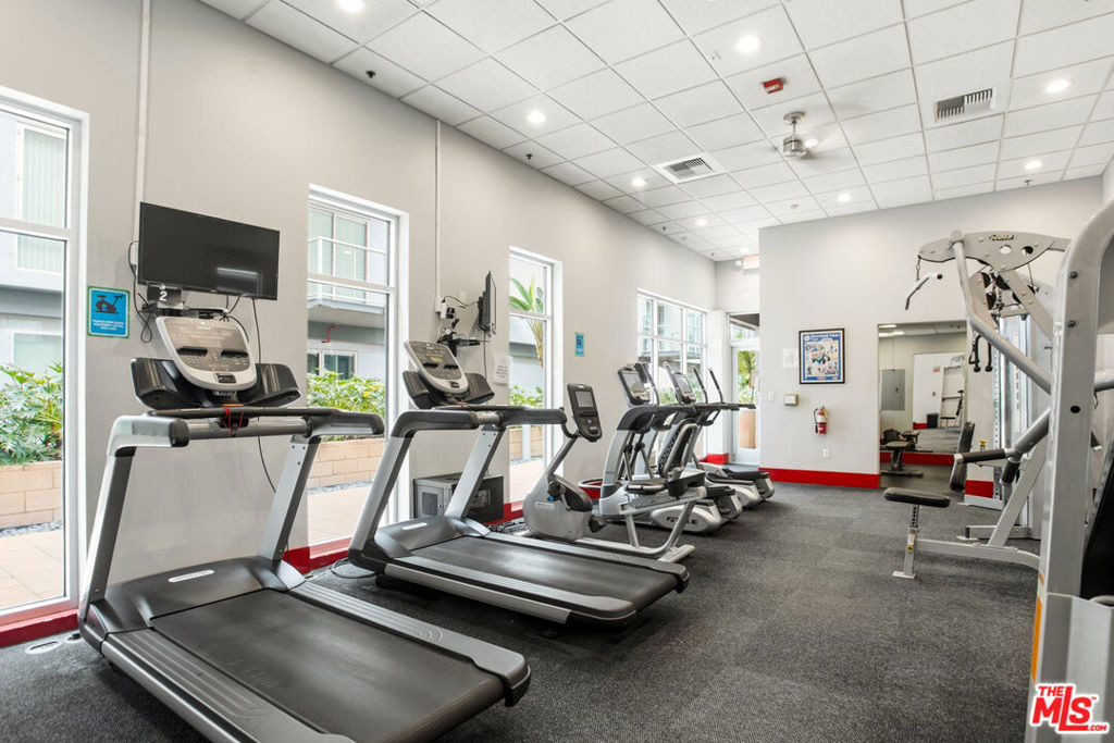 645 W 9th Street - Photo 14