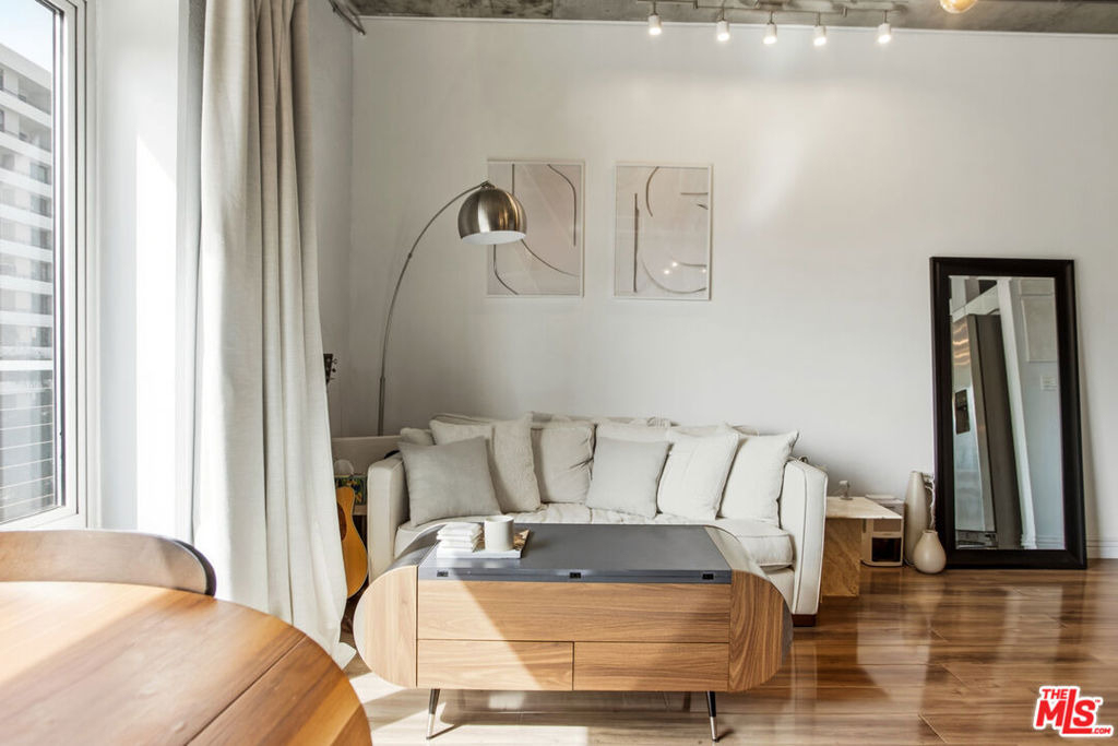 645 W 9th Street - Photo 7
