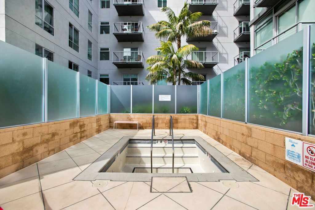 645 W 9th Street - Photo 18