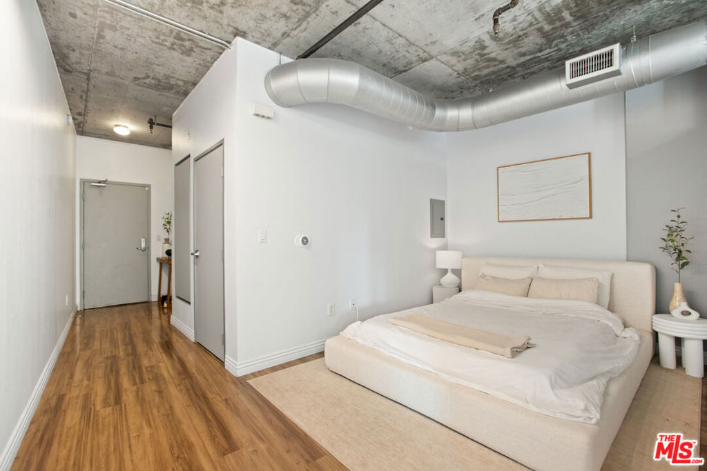 645 W 9th Street - Photo 11