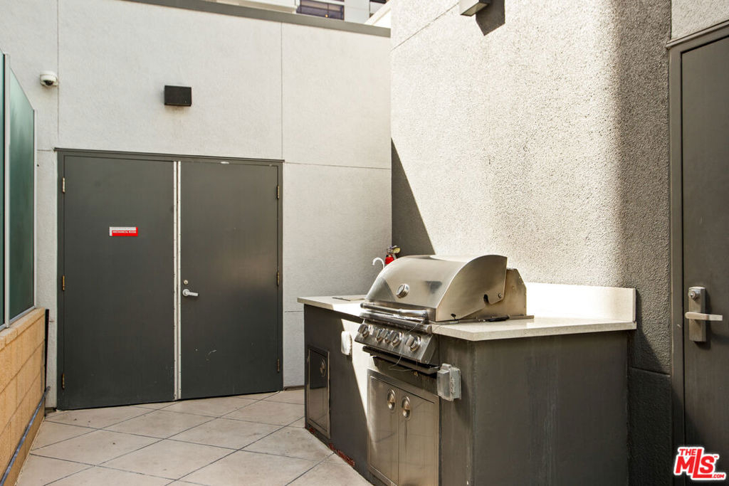 645 W 9th Street - Photo 22