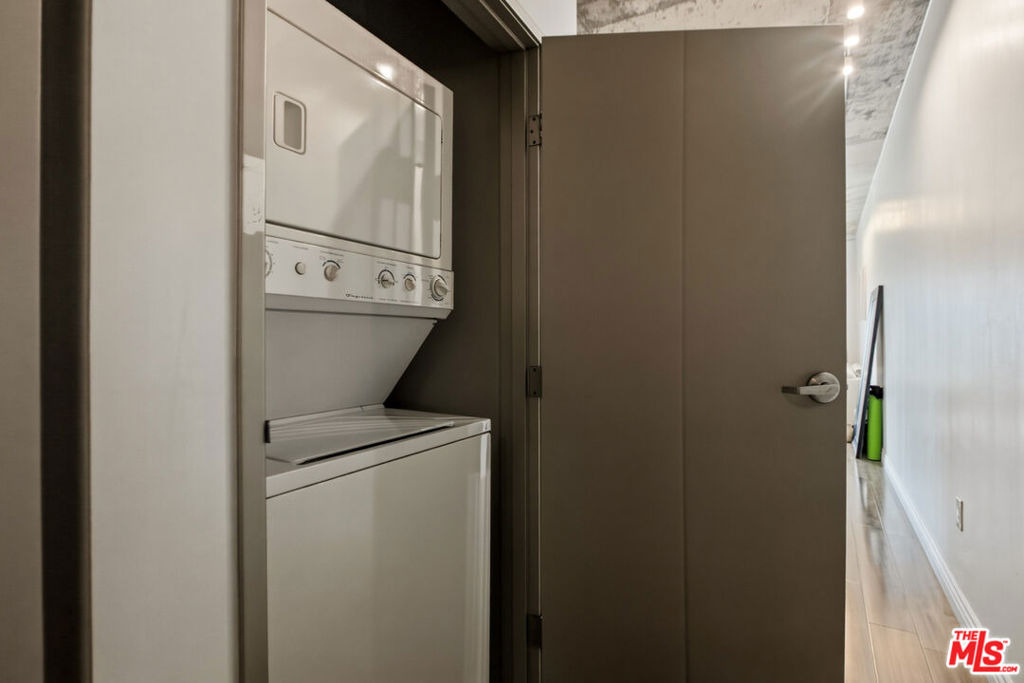 645 W 9th Street - Photo 13