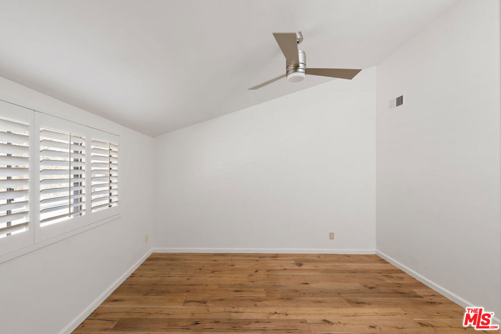 407 S Spalding Drive - Photo 15