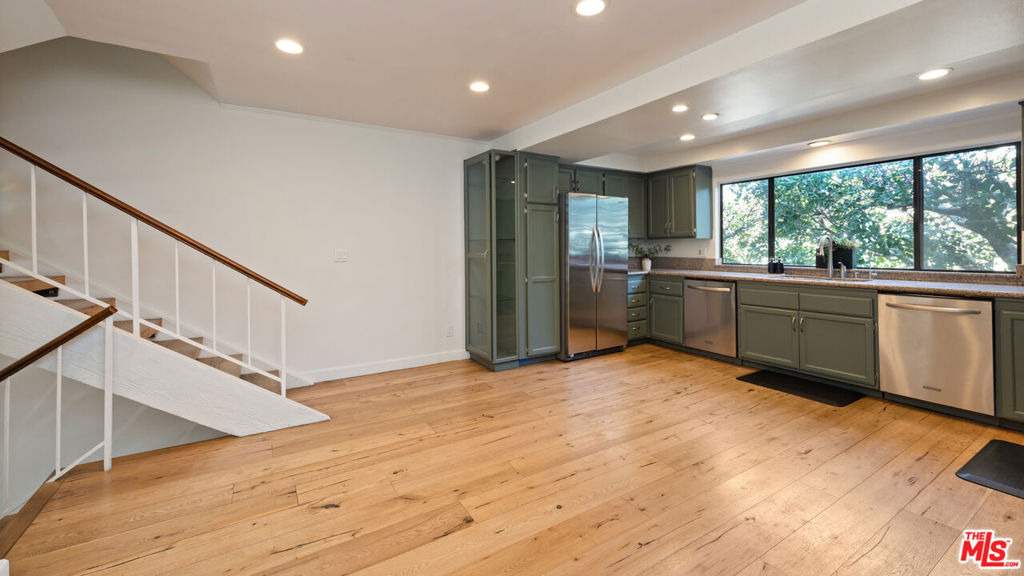 407 S Spalding Drive - Photo 7
