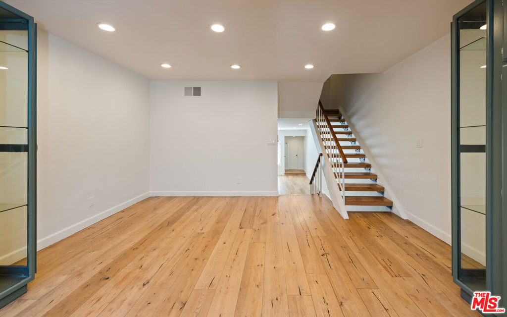 407 S Spalding Drive - Photo 11