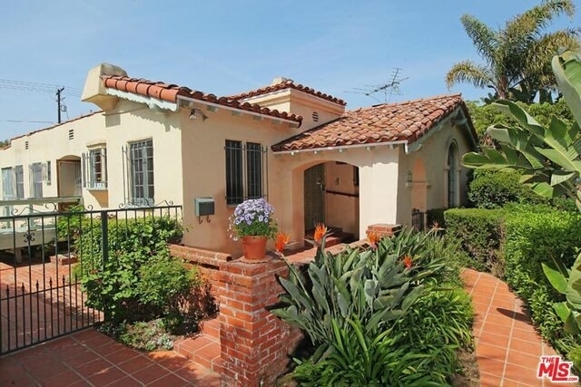 1054 Princeton Street - Photo 1