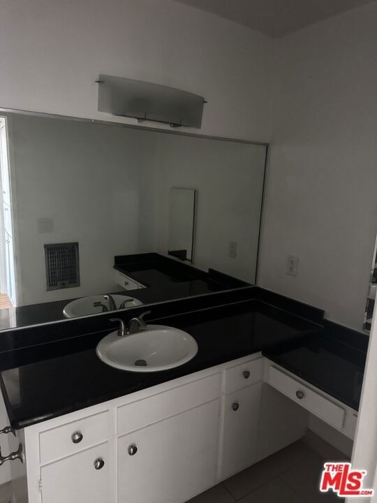 425 S Kenmore Avenue - Photo 6