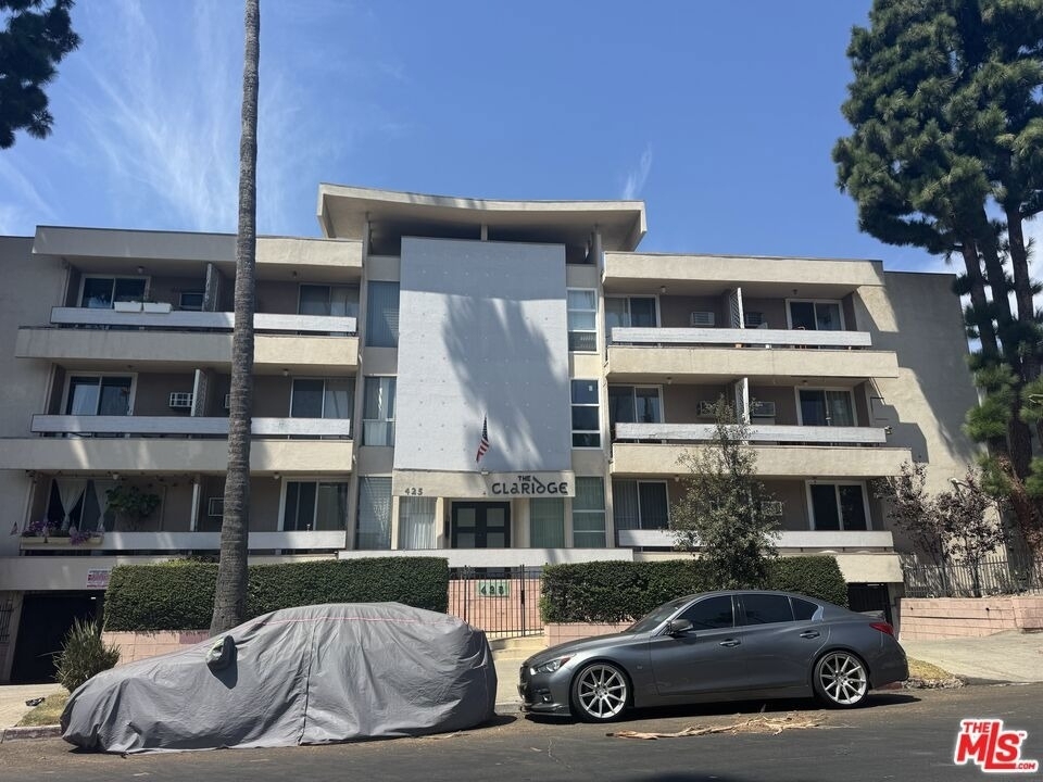 425 S Kenmore Avenue - Photo 0