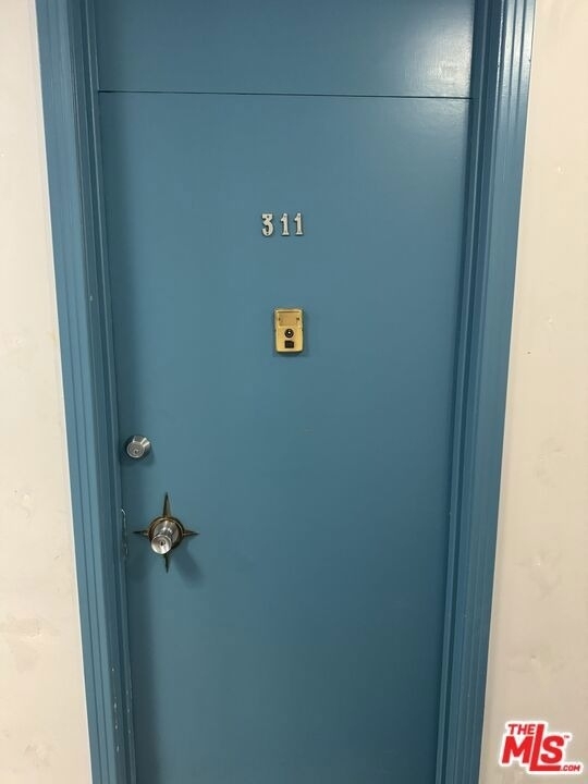 425 S Kenmore Avenue - Photo 1