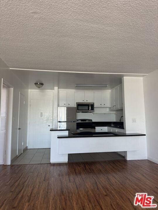 425 S Kenmore Avenue - Photo 3