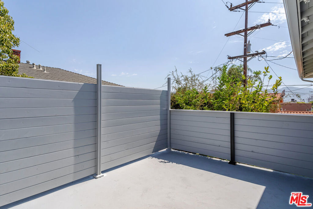 1812 W Glenoaks Boulevard - Photo 12