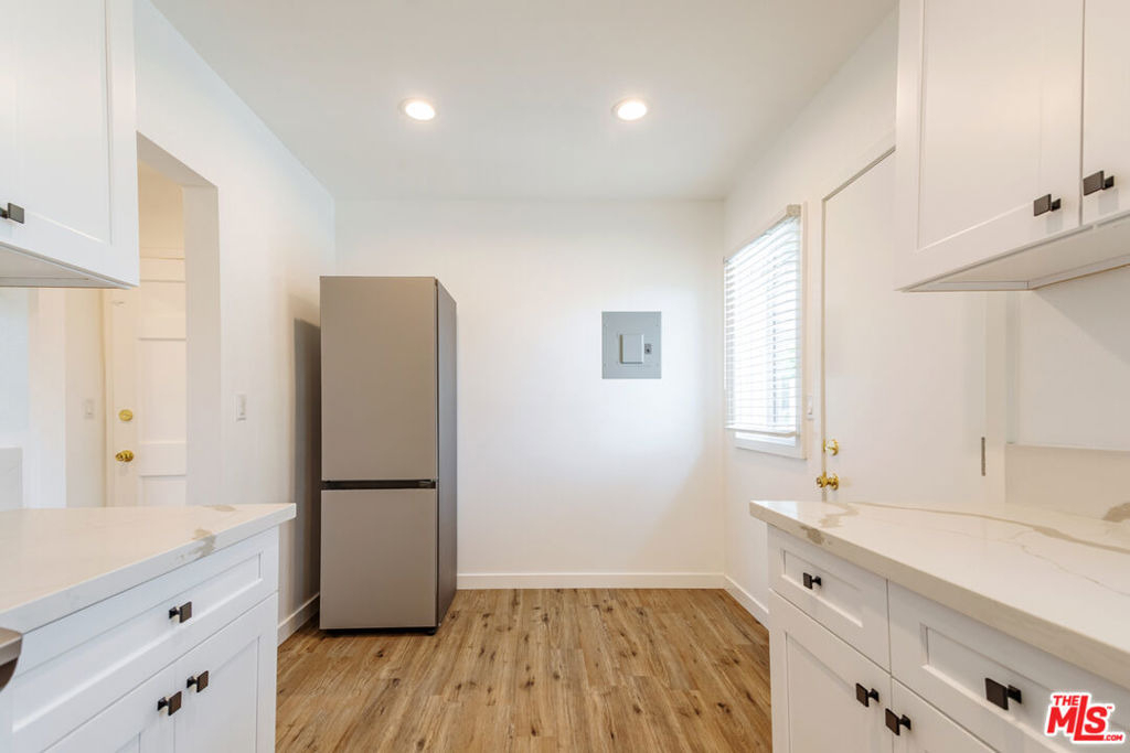 1812 W Glenoaks Boulevard - Photo 7